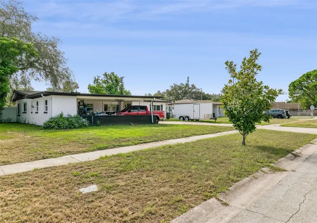 Photo 3 of Single family home for sale at 4517 Fetrow Dr, Orlando, FL 32812 | MLS# O6435603 | Listing updated on 2026-08-31