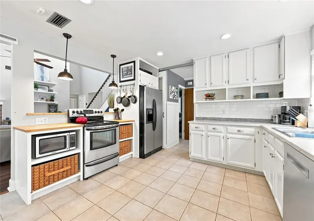 Photo 4 of Single family home for sale at 5207 NW 65th Lane, Gainesville, FL 32653 | MLS# GC542921 | Listing updated on 2026-09-12