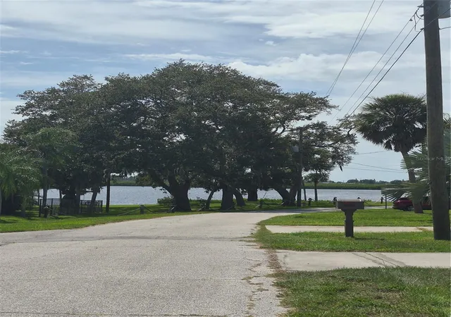 3rd image of 2054 Saffold Park Dr, Ruskin, FL 33570 | MLS# TB8541240