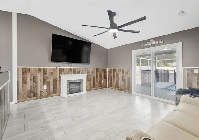 4th image of 2054 Saffold Park Dr, Ruskin, FL 33570 | MLS# TB8541240