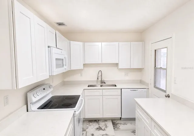 Photo 4 of Single family home for sale at 606 El Vedado Ave, Orlando, FL 32807 | MLS# O6435622 | Listing updated on 2026-10-05