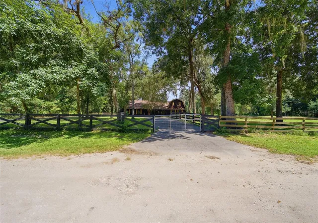 Photo 3 of Single family home for sale at 22289 Cheraton Rd, Brooksville, FL 34602 | MLS# TB8541243 | Listing updated on 2026-09-25