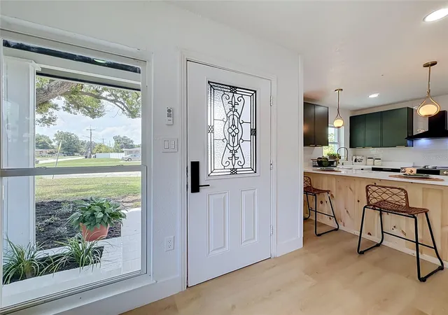 3rd image of 415 Mercado Ave, Orlando, FL 32807 | MLS# O6435639