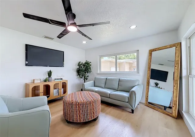 4th image of 415 Mercado Ave, Orlando, FL 32807 | MLS# O6435639