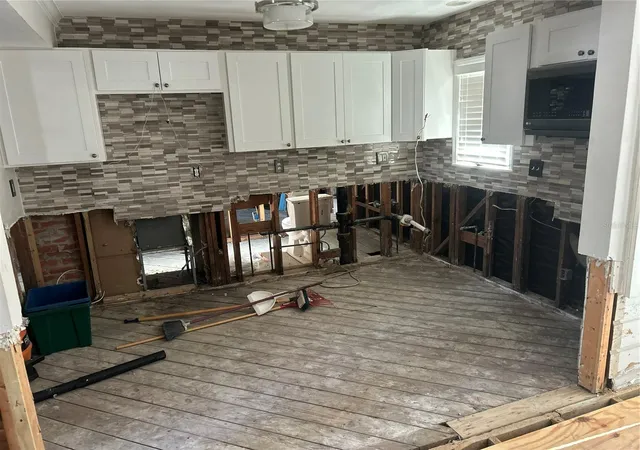 4th image of 3008 Dupont St S, Gulfport, FL 33707 | MLS# TB8541262