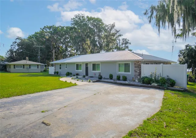 3rd image of 221 S Hunting Lodge Dr, Inverness, FL 34453 | MLS# W7888815