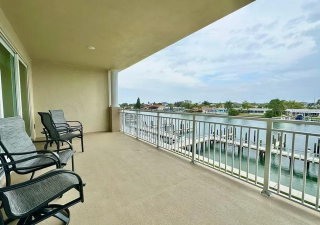 Photo 4 of Condo for sale at 125 Island Wy #305, Clearwater, FL 33767 | MLS# TB8541280 | Listing updated on 2026-10-22
