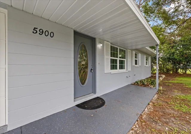 2nd image of 5900 Avocado St, Zephyrhills, FL 33542 | MLS# W7888819