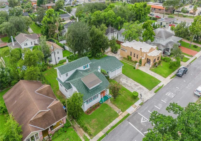 Photo 2 of Single family home for sale at 127 Patten Hts St, Lakeland, FL 33803 | MLS# L4964479 | Listing updated on 2026-09-30