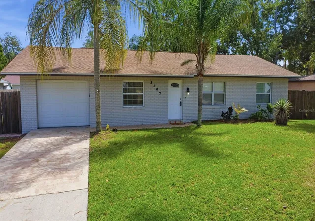 Photo 4 of Single family home for sale at 3307 Pine Tree Dr, Edgewater, FL 32141 | MLS# V4950871 | Listing updated on 2026-08-26