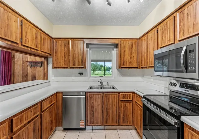 Photo 4 of Single family home for sale at 2742 Dad Weldon Rd, Dover, FL 33527 | MLS# TB8541311 | Listing updated on 2026-10-05