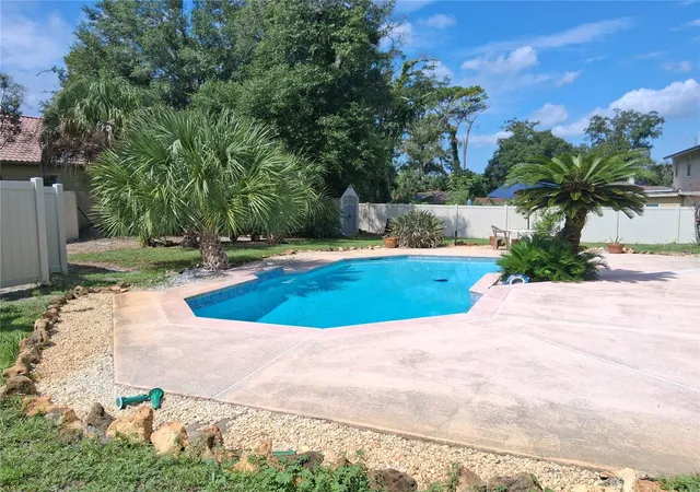 Photo 4 of Sale Pending at 400 W Orange St, Altamonte Springs, FL 32714 | MLS# G5116782 | Listing updated on 2026-09-04