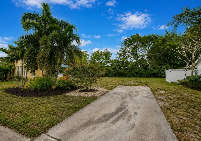 3rd image of 463 Acacia Dr, Sarasota, FL 34234 | MLS# A4703725