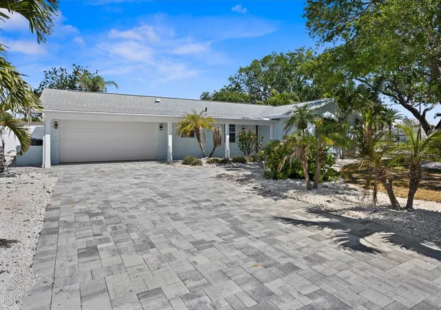 3rd image of 10001 S Yacht Club Dr, Treasure Island, FL 33706 | MLS# W7888826