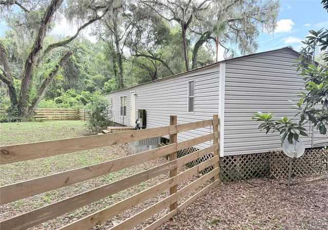 Photo 3 of Sale Pending at 1604 County Road 434b, Lake Panasoffkee, FL 33538 | MLS# G5116784 | Listing updated on 2026-09-30
