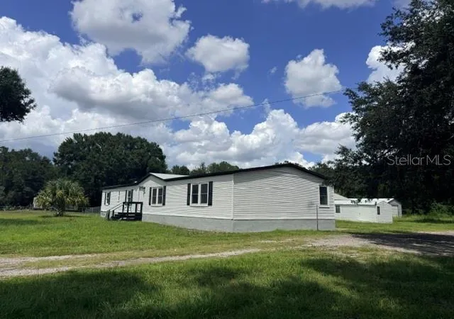 Photo 2 of Manufactured home for sale at 5118 Bennett Dr, Lakeland, FL 33810 | MLS# TB8541324 | Listing updated on 2026-10-21