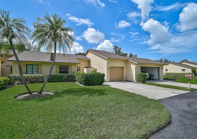 Photo 2 of Single family home for sale at 3189 Glen Elyn Blvd #3, Sarasota, FL 34237 | MLS# A4703732 | Listing updated on 2026-08-28
