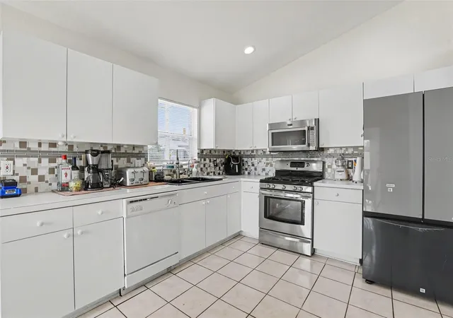 Photo 4 of Single family home for sale at 1102 Vinetree Dr, Brandon, FL 33510 | MLS# TB8541331 | Listing updated on 2026-08-27
