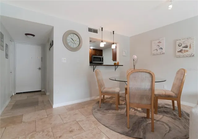 Listing Photo 4 - Condo for sale in building located at 464 N Paula Dr, Dunedin, FL 34698 - Unit #211