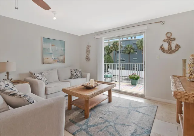 Listing Photo 5 - Condo for sale in building located at 464 N Paula Dr, Dunedin, FL 34698 - Unit #211