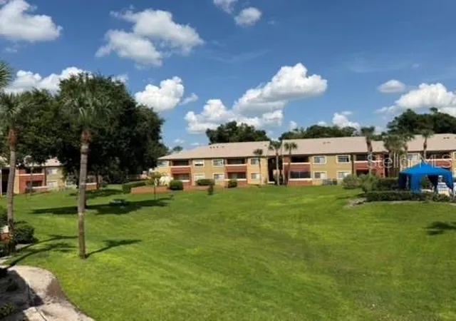 Listing Photo 2 - Condo for sale in building located at 670 Kenwick Cir, CASSELBERRY, FL 32707 - Unit #205