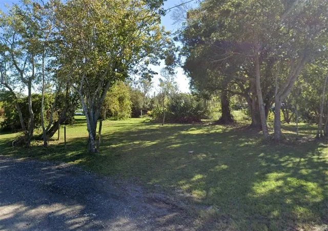 2nd image of 3824 Lake Ellen Dr #C, Haines City, FL 33844 | MLS# A4703739