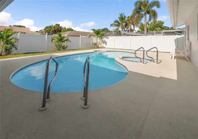 5th image of 13900 89Th Ave, Seminole, FL 33776 | MLS# TB8541338