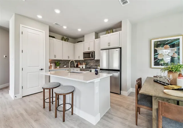 3rd image of 10704 Oak Bend Dr, Parrish, FL 34219 | MLS# TB8541342