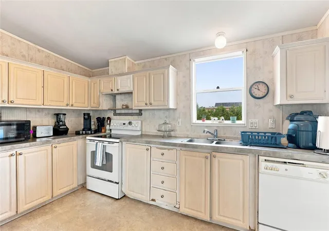 3rd image of 29427 Turbak Dr, Punta Gorda, FL 33982 | MLS# C7529863