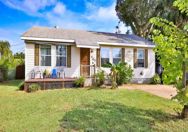 Photo 1 of Single family home for sale at 407 Ann St, Edgewater, FL 32132 | MLS# NS1089066 | Listing updated on 2026-08-28