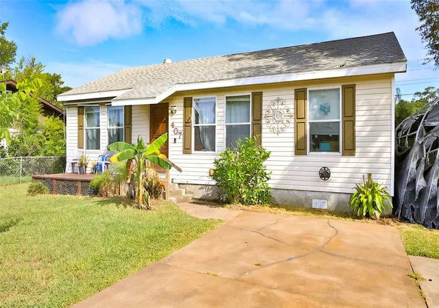 Photo 3 of Single family home for sale at 407 Ann St, Edgewater, FL 32132 | MLS# NS1089066 | Listing updated on 2026-08-28