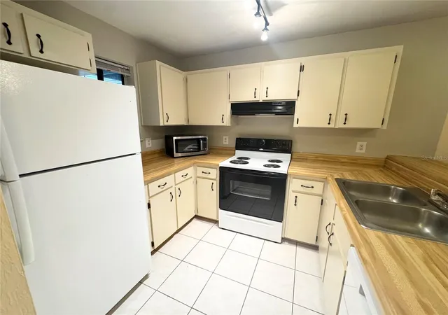 3rd image of 109 Se 16Th Ave #Q101, Gainesville, FL 32601 | MLS# GC542930