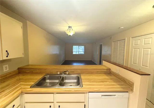 4th image of 109 Se 16Th Ave #Q101, Gainesville, FL 32601 | MLS# GC542930