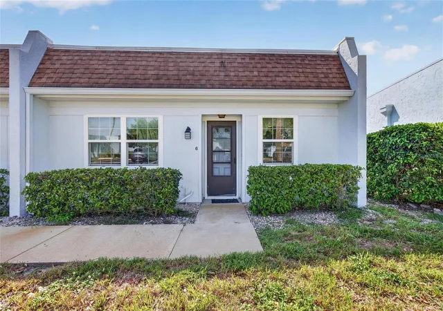 Listing Photo 3 - Condo for sale in building located at 11130 Carriage Hl Dr, PORT RICHEY, FL 34668 - Unit #6