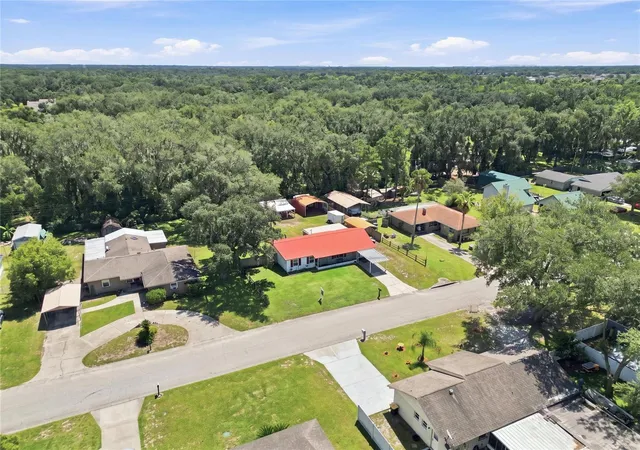 Photo 4 of Single family home for sale at 6312 Sweetwater Dr E, Lakeland, FL 33811 | MLS# O6435743 | Listing updated on 2026-10-20