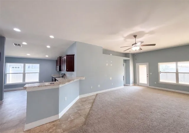 3rd image of 1229 Longville Cir, Tavares, FL 32778 | MLS# O6435759