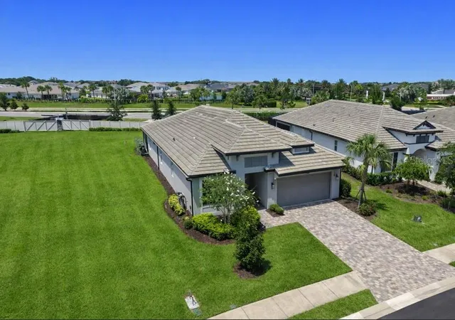 Photo 3 of Single family home for sale at 17668 Savory Mist Cir, Bradenton, FL 34211 | MLS# A4703758 | Listing updated on 2026-09-23
