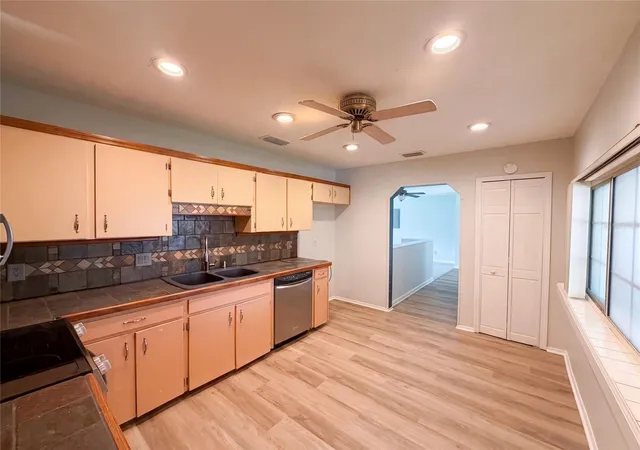 Photo 3 of Single family home for sale at 466 Leland Dr, Deltona, FL 32725 | MLS# O6435779 | Listing updated on 2026-09-17