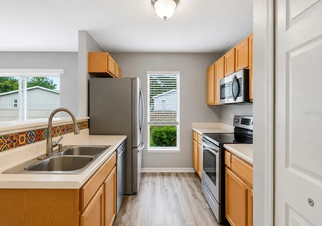 4th image of 9848 Ashburn Lake Dr, Tampa, FL 33610 | MLS# L4964493
