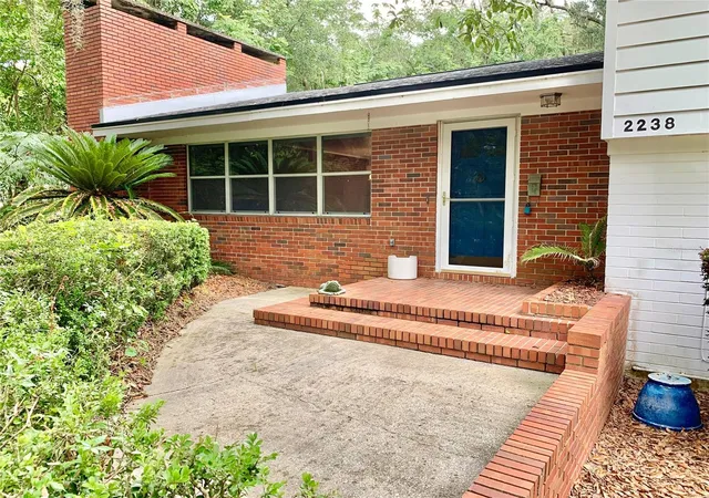 2nd image of 2238 Nw 16th Ave, Gainesville, FL 32605 | MLS# GC542935