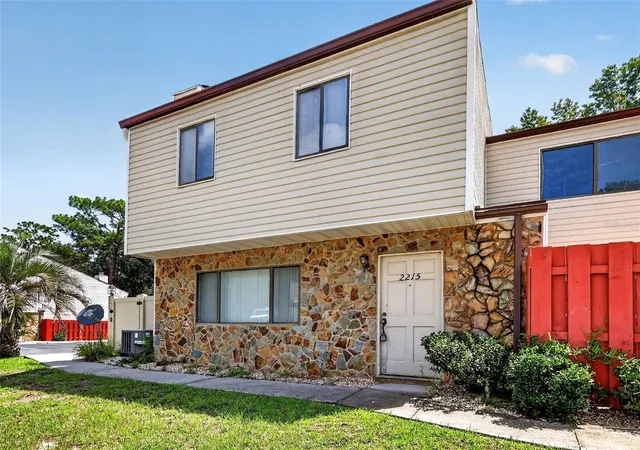 1st image of 2215 Ne 45th Ave #3, Ocala, FL 34470 | MLS# OM730886