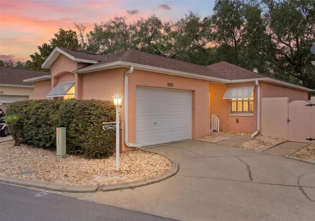 1st image of 1023 Avalon Ave, Lady Lake, FL 32159 | MLS# G5116805