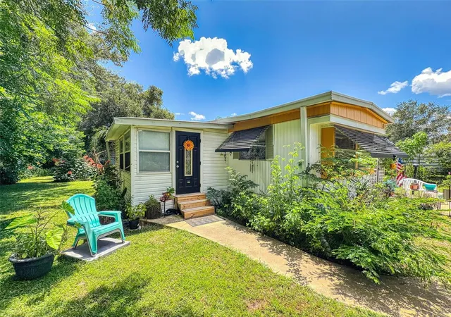2nd image of 221 Evergreen Ter, Deland, FL 32724 | MLS# V4950877