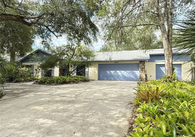 1st image of 901 W River Dr, Temple Terrace, FL 33617 | MLS# TB8541480