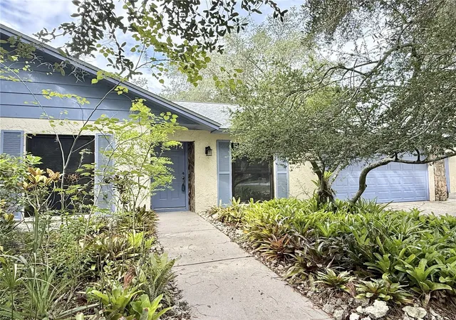 3rd image of 901 W River Dr, Temple Terrace, FL 33617 | MLS# TB8541480