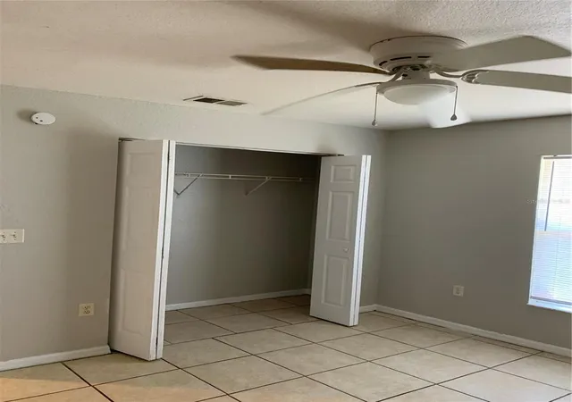 Photo 4 of House for sale at 1216 Fairway Dr, Lakeland, FL 33801 | MLS# L4964496 | Listing updated on 2026-10-22