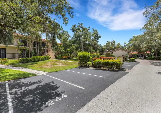 Listing Photo 2 - Condo for sale in building located at 6462 Wild Oak Bay Blvd, BRADENTON, FL 34210 - Unit #244