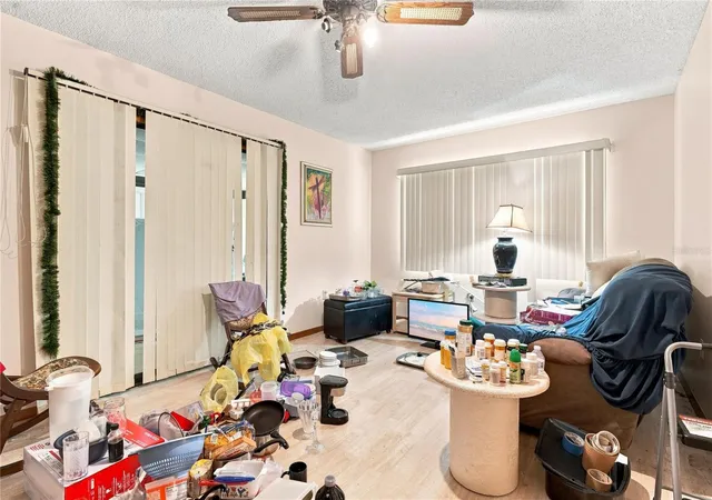 Photo 3 of Sale Pending at 10081 Sw 100th Ave, Ocala, FL 34481 | MLS# O6435834 | Listing updated on 2026-08-31