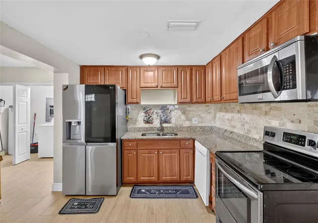Photo 4 of Single family home for sale at 3104 Stewart St, Lakeland, FL 33803 | MLS# L4964497 | Listing updated on 2026-09-22