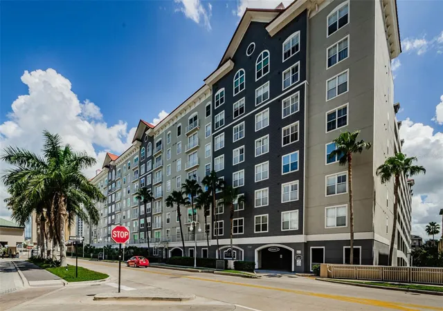 Photo 2 of Condo for sale at 700 S Harbour Is Blvd #404, Tampa, FL 33602 | MLS# TB8541510 | Listing updated on 2026-10-01